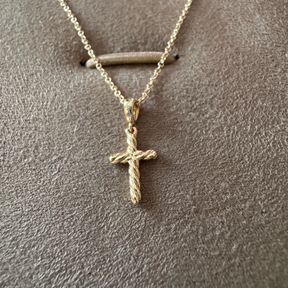 David Yurman CABLE CROSS PENDANT NECKLACE
18K Yellow Gold, 17.5mm - Picture 3 of 9
